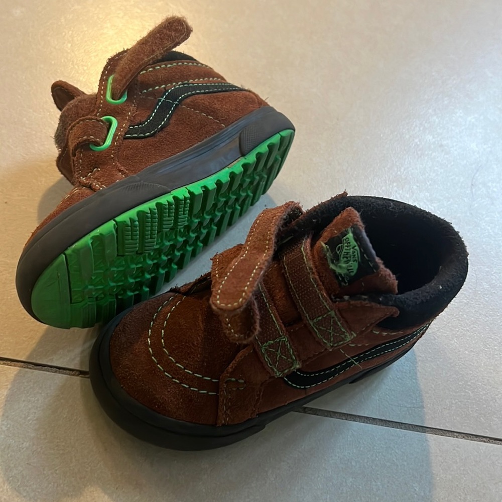 Winter brown toddler vans